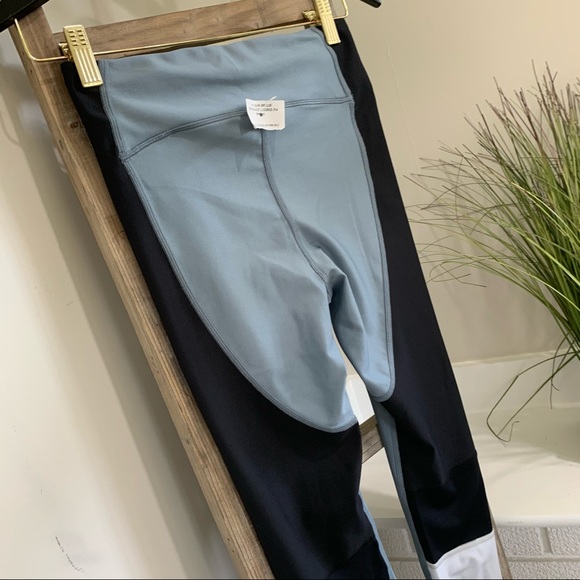 Under Amour Heatgear Perf Insert Graphic Legging S NWT - Picture 10 of 10